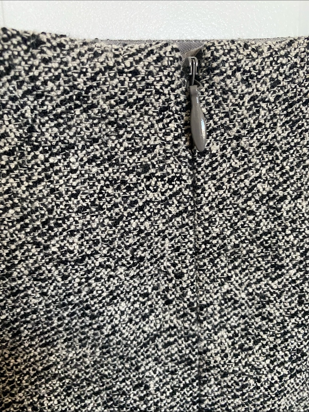 Escada Women's Gray Tweed Silk Wool Cashmere Skirt with Ruffle Hem Size 42 - Picture 3 of 10